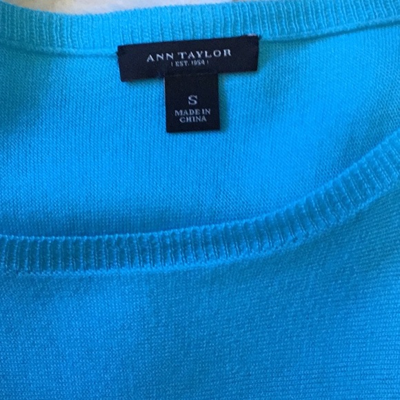 Ann Taylor gorgeous turquoise sweater - Picture 3 of 3